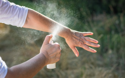 Naturalny spray na&nbsp;komary z&nbsp;olejkami eterycznymi – jak przygotować skuteczny repelent DIY?